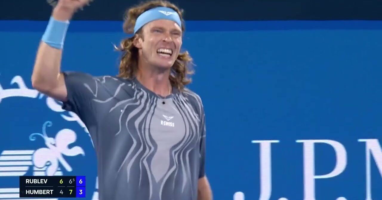 ATP player waving and smiling