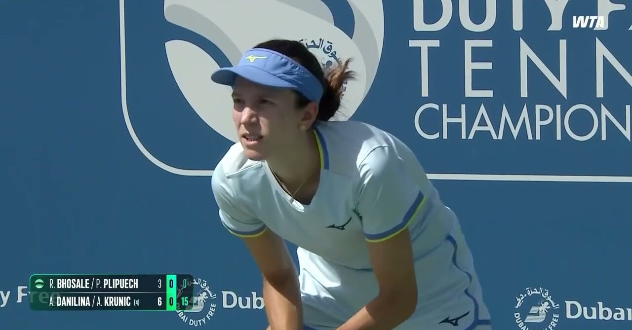 Anna Danilina getting ready to play in a doubles match at the 2026 Dubai Duty Free Championships