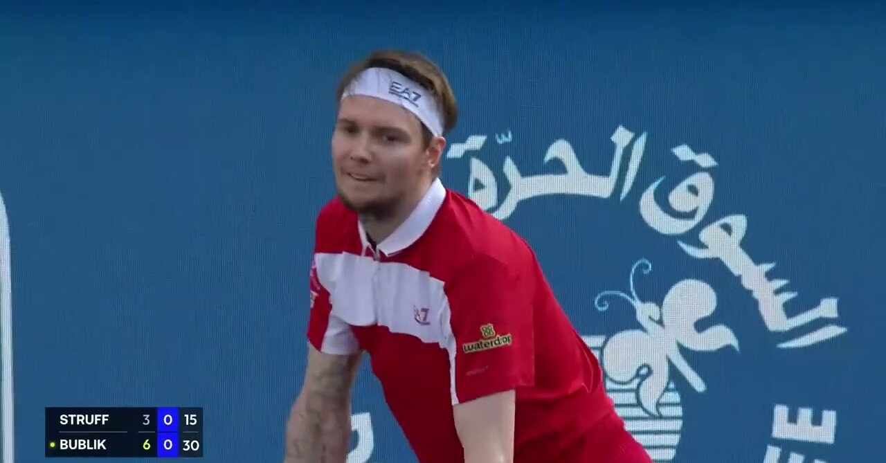 Struff prepares to serve at the 2026 Dubai Duty Free Championship