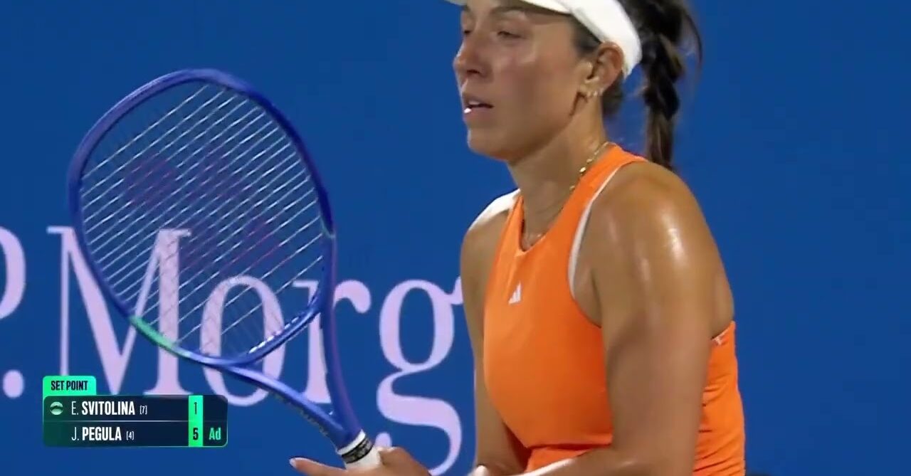 Jessica Pegula in orange